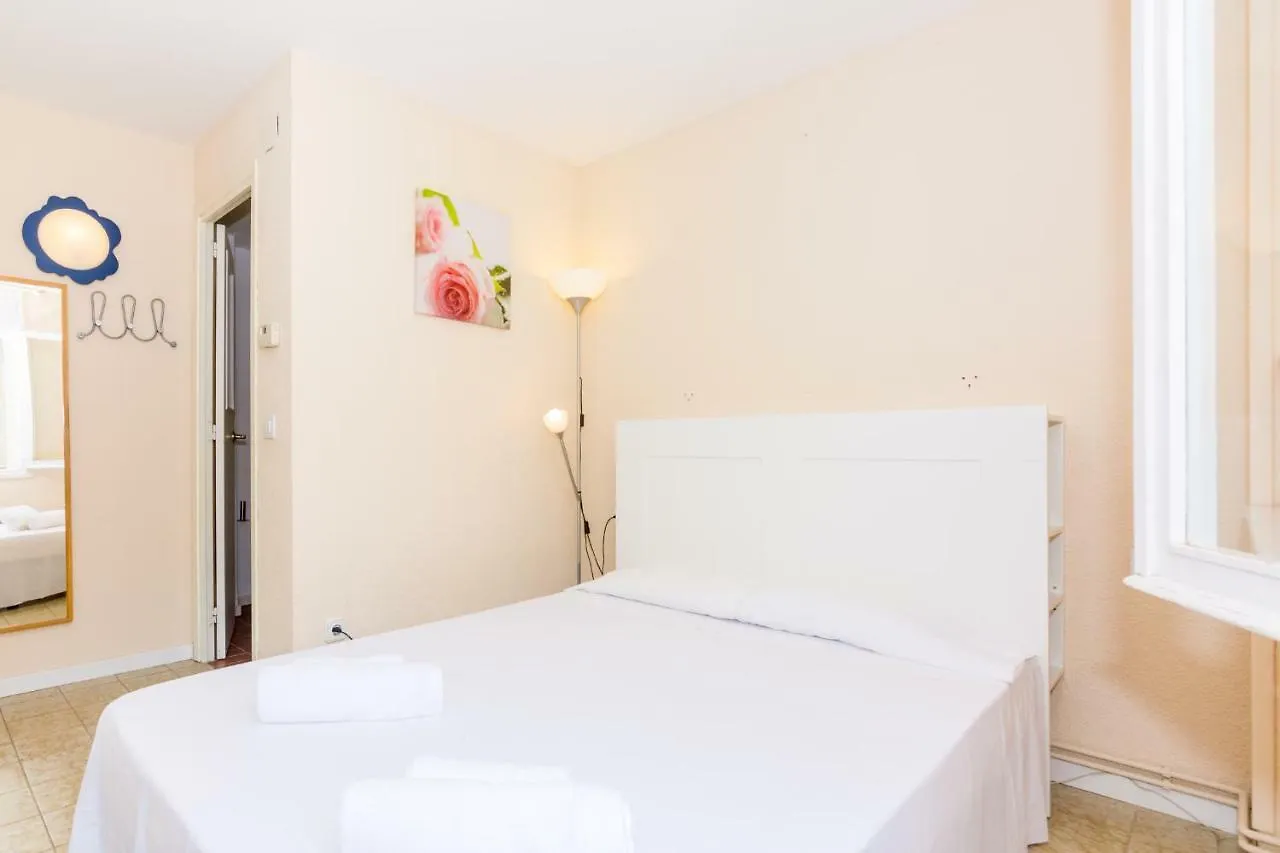 Apartment HomeHolidaysRentals Diana Pineda de Mar